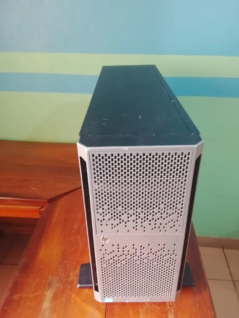 Serveur d'Entreprise HP ProLiant ML350p G8 – Format Tour 5U